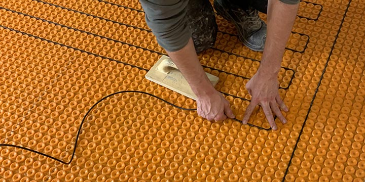 Fliesenverlegung und Fußbodenheizung von Schlüter