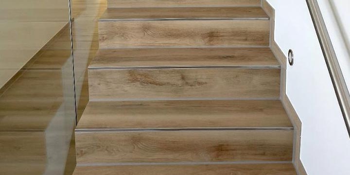Fliesen in Holzoptik für Treppen