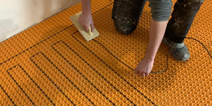 Fußbodenheizung kombiniert mit Solnhofener Platten